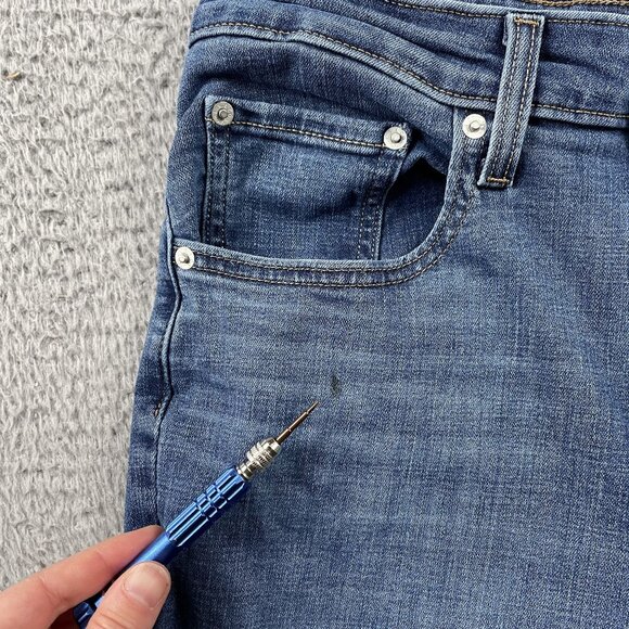 Levis 725 Jeans Womens 30 High RIse Bootcut Medium Wash Denim - Picture 8 of 9